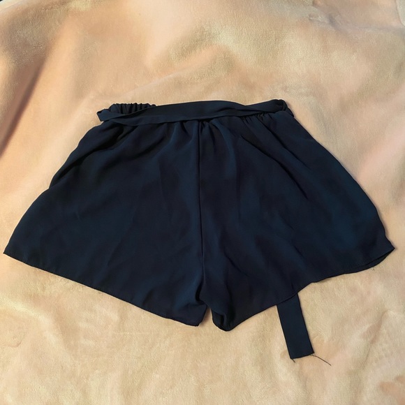 Style Rack Shorts - Picture 2 of 5